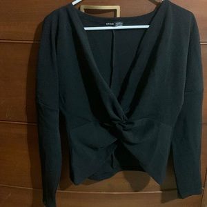 Long sleeve black crop top